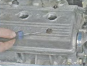 Замена прокладок крышки ГБЦ Geely МК / МК Cross